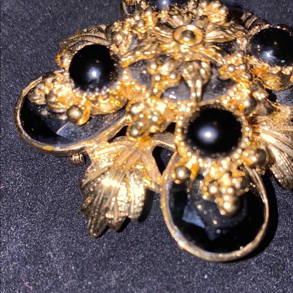 Vintage Rare St John Elegant Gold and Black Floral Brooch - Picture 3 of 8